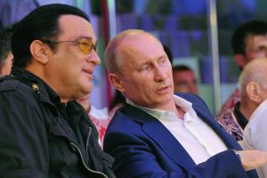 Milyen véleménnyel van Steven Seagal, Putyin nagyon jó barátja az ukrajnai háborúról?