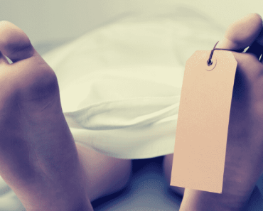 Élve találták meg azt a 20 éves nőt, akit a mentősök halottnak nyilvánítottak, miután a ravatalozóba szállították