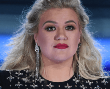 Kelly Clarkson még a halálos ágyán sem volt hajlandó kibékülni az apjával, ezzel felfedve, hogy az elhagyatottság fájdalma sosem ér véget
