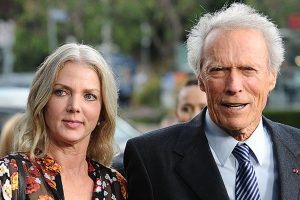 Clint Eastwood újra megtalálta a szerelmet a nála 35 évvel fiatalabb éttermi hostessben, a nőt 8 gyermeke is kedveli