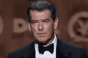 Pierce Brosnan a karjaiban tartotta haldokló feleségét, miközben az utolsó lélegzetét vette. “Életem egyik leghosszabb éjszakája volt”