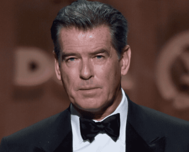 Pierce Brosnan a karjaiban tartotta haldokló feleségét, miközben az utolsó lélegzetét vette. „Életem egyik leghosszabb éjszakája volt”