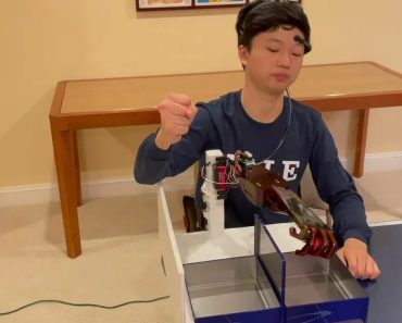 Egy 17 éves zseniális kölyök szabadidejében épített egy agyvezérelt műkart