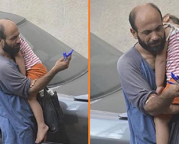 Az egyedülálló apuka az utcán árulja a tollakat a forróságban, hogy etetni tudja a lányát