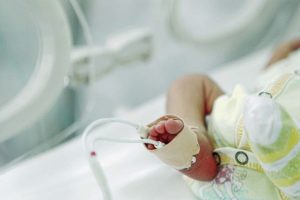 A szülők beperelik a kórházat a koraszülött gyermekük testének elvesztéséért | „Olyan, mintha újra meghalt volna”.