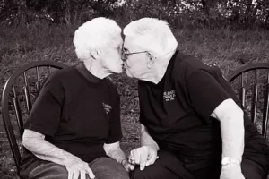 A pár több mint 70 évi házasság után néhány óra különbséggel hal meg