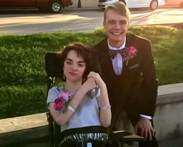 A fogyatékkal élő diáklányt váratlanul elhívta a bálba egy népszerű iskolai sportoló