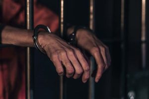 A férfit, aki megölte 2 napos kisbabáját, mert túl sokat sírt, megölte cellatársa | „Babagyilkos”