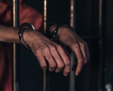 A férfit, aki megölte 2 napos kisbabáját, mert túl sokat sírt, megölte cellatársa | „Babagyilkos”