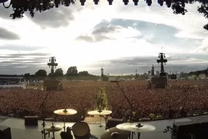 Egy stadionnyi ember hihetetlenül, spontán a „Bohemian Rhapsody” éneklésébe kezdett.