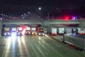13 kamionsofőr parkolt egymás mellé az éjszaka közepén, hogy megmentsen egy életet.