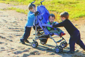 Az 5 gyermekes anyuka megetet 3 magányos kisfiút, akit talált: „Most már te vagy az anyukánk? Kérdezik tőle
