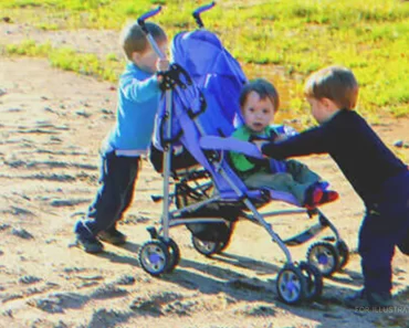 Az 5 gyermekes anyuka megetet 3 magányos kisfiút, akit talált: „Most már te vagy az anyukánk? Kérdezik tőle