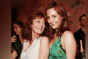 Susan Sarandon és lánya úgy néznek ki, mintha ikrek lennének | „Őrültnek” nevezték, amiért 39 évesen anya lett.