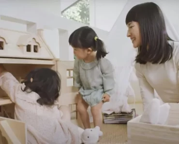 A profi rendrakó Marie Kondo azt mondja, hogy három gyerek után „valahogy felhagyott” a rendrakással.