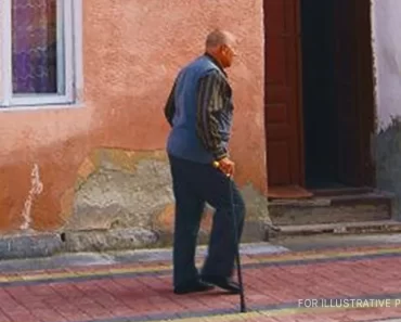 A gyerekek nem törődnek a beteg apjuk eltűnésével, amíg a család ügyvédje fel nem hívja őket.