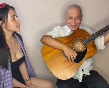 Ismerd meg a vak vietnami gitárost, aki átlépi az akadályokat, hogy gyönyörű zenét alkosson mindenki számára (VIDEÓK)