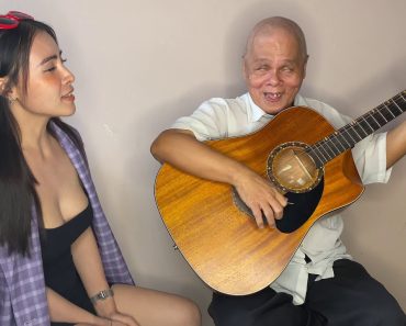 Ismerd meg a vak vietnami gitárost, aki átlépi az akadályokat, hogy gyönyörű zenét alkosson mindenki számára (VIDEÓK) Ismerd meg a vak vietnami gitárost, aki átlépi az akadályokat, hogy gyönyörű zenét alkosson mindenki számára (VIDEÓK)