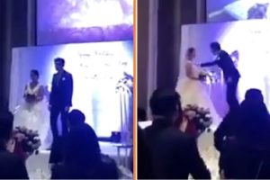 A vőlegény leleplezi a csaló menyasszonyt az esküvő alatt azzal, hogy videón mutatja meg a bizonyítékot az összes vendégnek