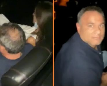 A férfi békésen nézi a filmet a szeretőjével, amíg a felesége meg nem jelenik mögötte