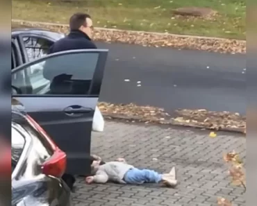A gyerek dührohamot kap, az apának pedig drasztikus megoldáshoz kell folyamodnia: a videó fergetegesen vicces A gyerek dührohamot kap, az apának pedig drasztikus megoldáshoz kell folyamodnia: a videó fergetegesen vicces