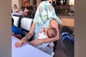 Egy idegen azt mondja egy anyának, hogy takarja el magát szoptatás közben: a nő tökéletes választ ad neki
