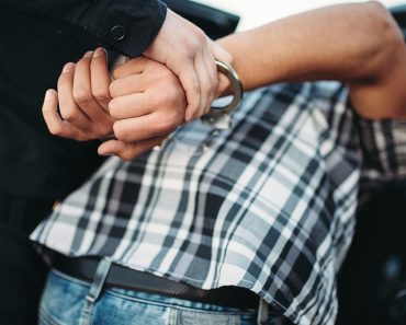 Három 3, 4 és 7 éves fiúkat ölt meg az apjuk egy szörnyű kivégzésszerű gyilkosságban – közzétették a testkamerás felvételeket