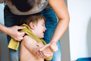 Egy tanulmányból kiderül: otthon lenni a gyerekekkel fárasztóbb lehet, mint munkába járni