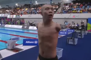 A kar nélküli úszó kecsesen siklik az új világrekord felé a paraúszó-világbajnokságon.