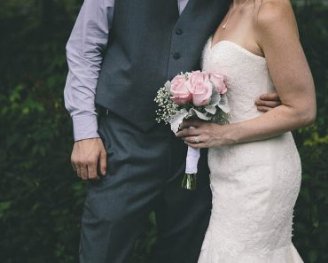 A fiú rájön, hogy az apja megcsalja az anyját – tönkre kell tennie a családot azzal, hogy elmondja az anyjának. A fiú rájön, hogy az apja megcsalja az anyját – tönkre kell tennie a családot azzal, hogy elmondja az anyjának.