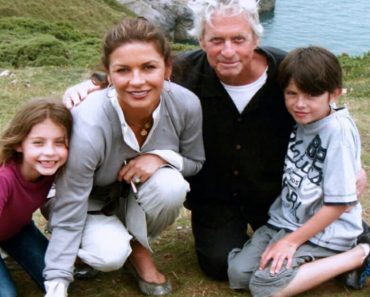 Catherine Zeta-Jones lánya gyorsan nő, és pont úgy néz ki, mint a híres anyukája