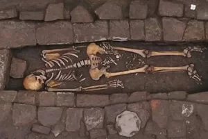 Olaszország: miután eltemették, ez az édesanya a sírjában szülte meg gyermekét…