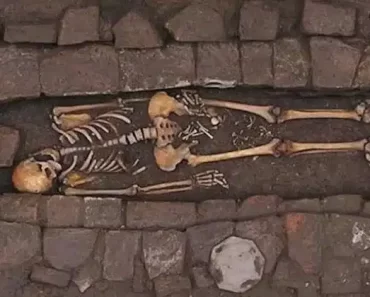 Olaszország: miután eltemették, ez az édesanya a sírjában szülte meg gyermekét…